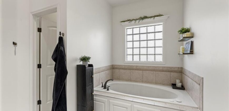 8901 N St Clair Avenue, Kansas City, MO 64154