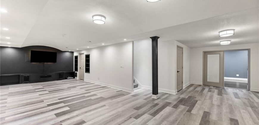 8901 N St Clair Avenue, Kansas City, MO 64154