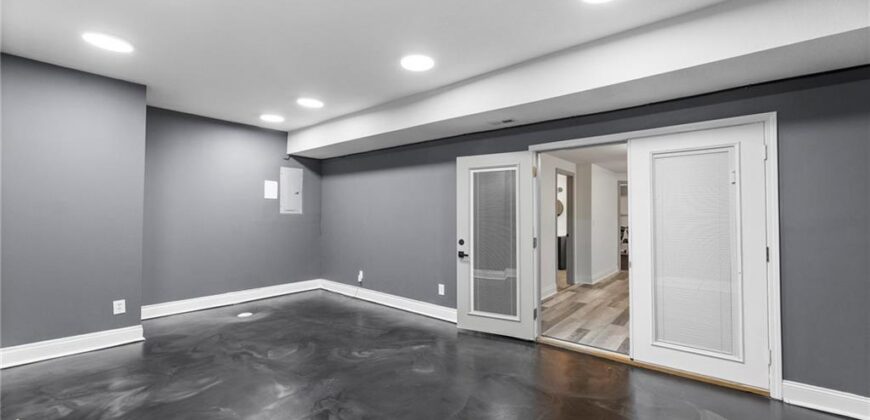 8901 N St Clair Avenue, Kansas City, MO 64154