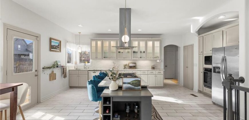 8901 N St Clair Avenue, Kansas City, MO 64154