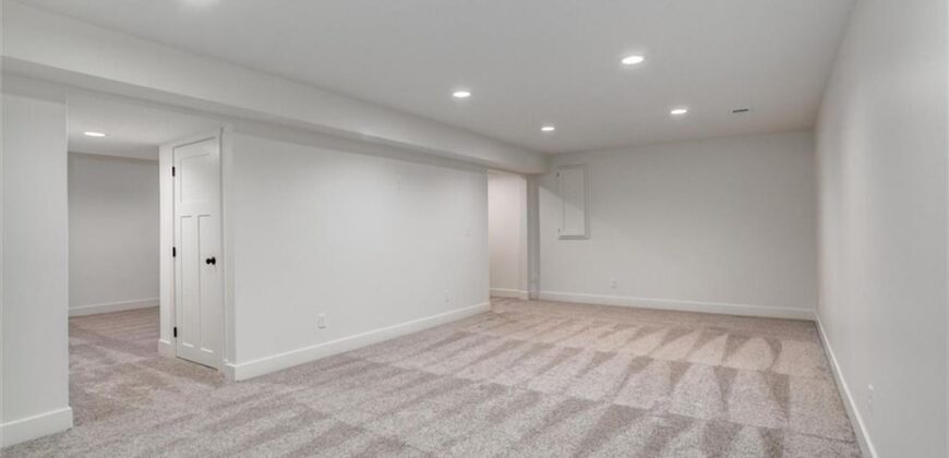 7370 N Lamar Avenue, Kansas City, MO 64152