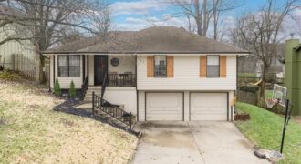 6612 NW Hidden Valley Road, Parkville, MO 64152