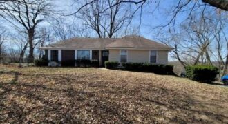 10407 NW Crooked Road, Parkville, MO 64152