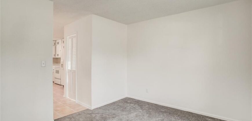 10106 NW Mirror Lake Drive, Kansas City, MO 64152