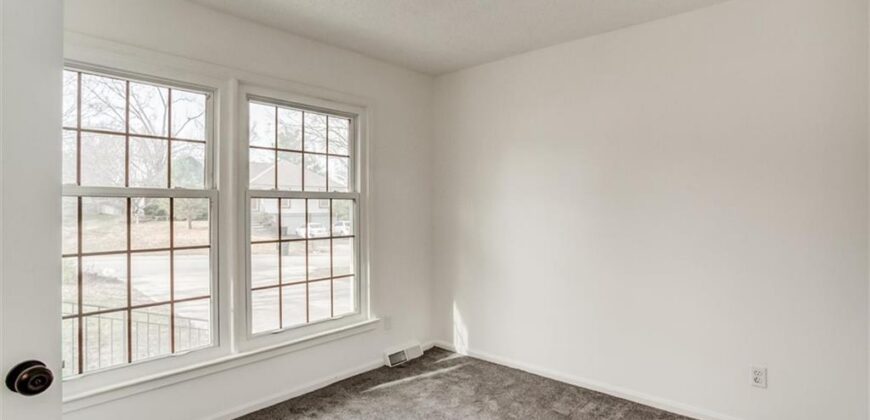 10106 NW Mirror Lake Drive, Kansas City, MO 64152