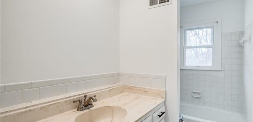 10106 NW Mirror Lake Drive, Kansas City, MO 64152