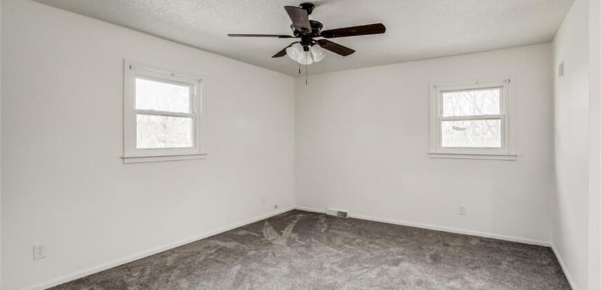 10106 NW Mirror Lake Drive, Kansas City, MO 64152