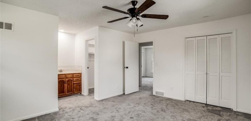 10106 NW Mirror Lake Drive, Kansas City, MO 64152