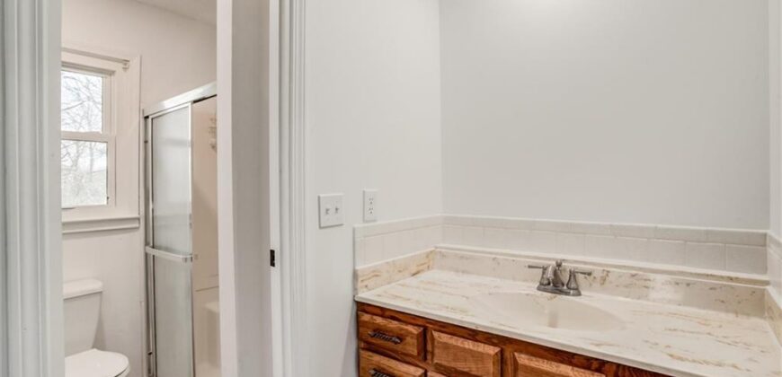 10106 NW Mirror Lake Drive, Kansas City, MO 64152