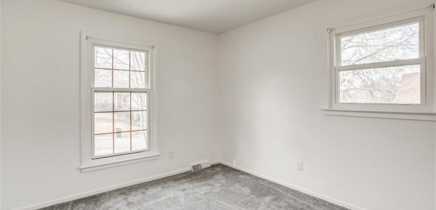 10106 NW Mirror Lake Drive, Kansas City, MO 64152