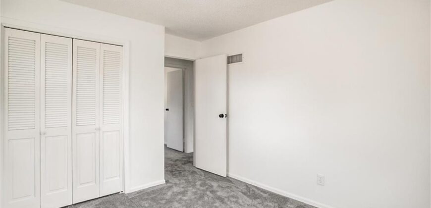 10106 NW Mirror Lake Drive, Kansas City, MO 64152