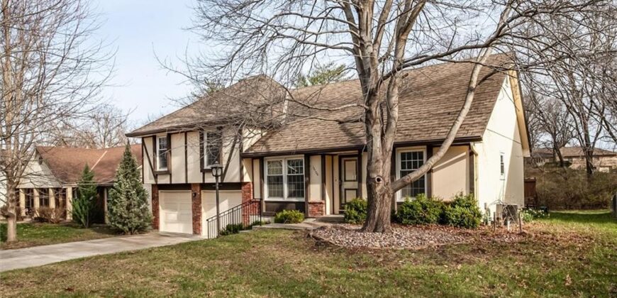 10106 NW Mirror Lake Drive, Kansas City, MO 64152