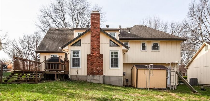 10106 NW Mirror Lake Drive, Kansas City, MO 64152