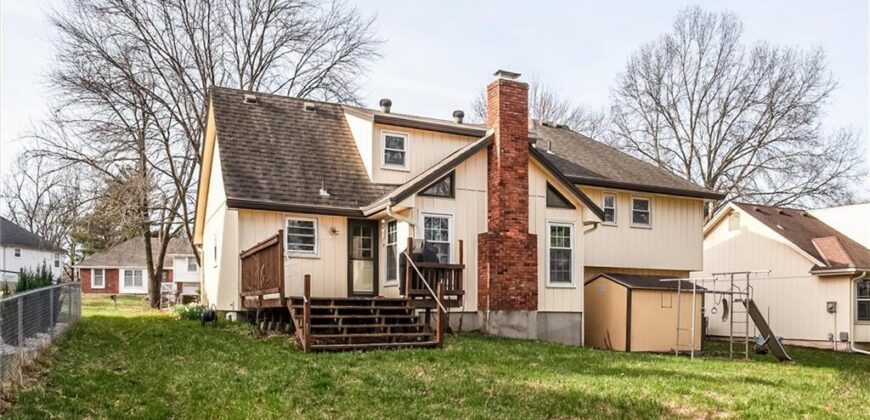 10106 NW Mirror Lake Drive, Kansas City, MO 64152