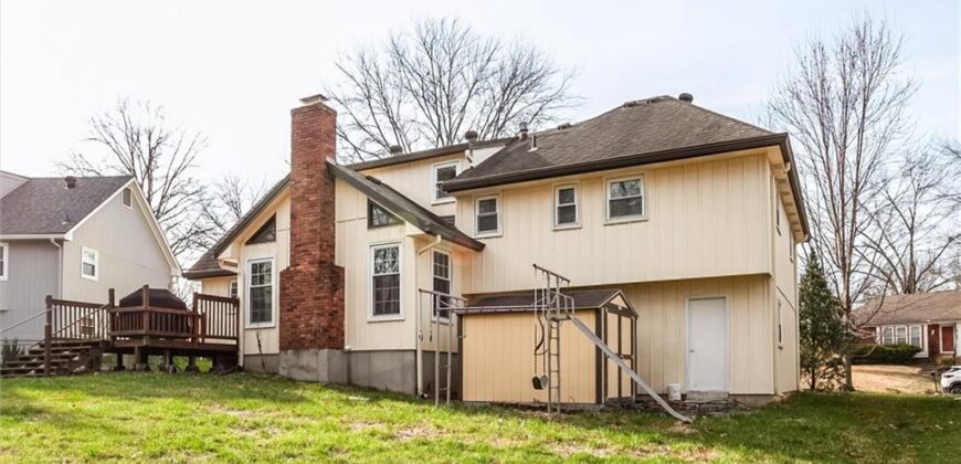 10106 NW Mirror Lake Drive, Kansas City, MO 64152