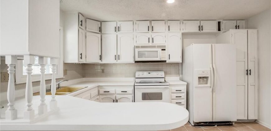 10106 NW Mirror Lake Drive, Kansas City, MO 64152