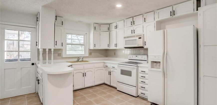 10106 NW Mirror Lake Drive, Kansas City, MO 64152