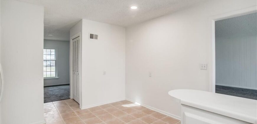 10106 NW Mirror Lake Drive, Kansas City, MO 64152