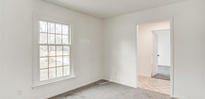 10106 NW Mirror Lake Drive, Kansas City, MO 64152