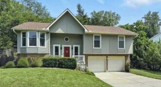 5714 Creekview Drive, Parkville, MO 64152