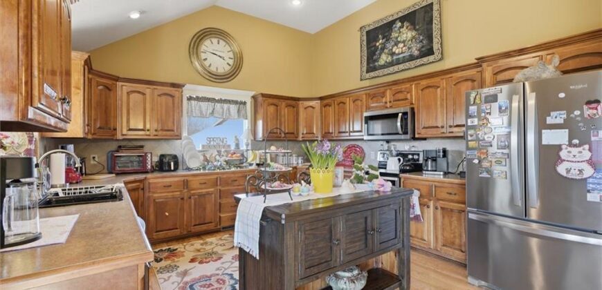 200 E 20th Terrace, Kearney, MO 64060