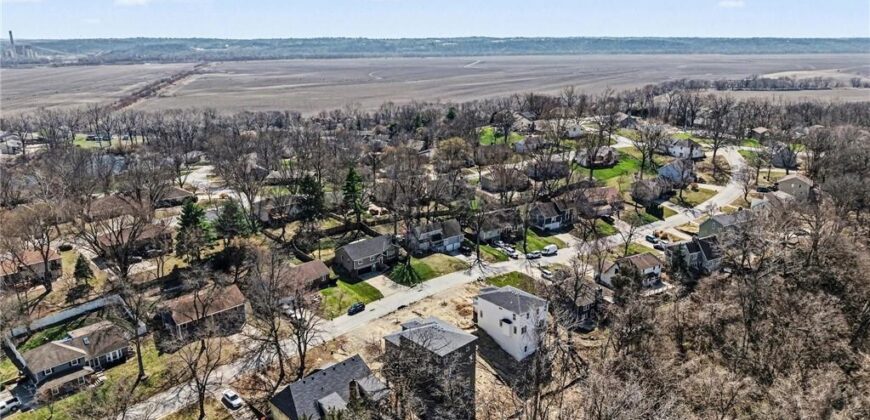 5516 NW Verlin Drive, Kansas City, MO 64152