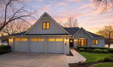 8111 NW Hillside Drive, Weatherby Lake, MO 64152