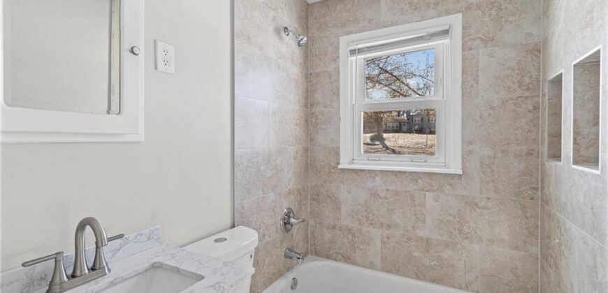 1508 NE Shady Lane Drive, Gladstone, MO 64118