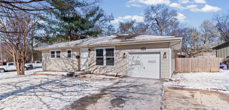 1508 NE Shady Lane Drive, Gladstone, MO 64118