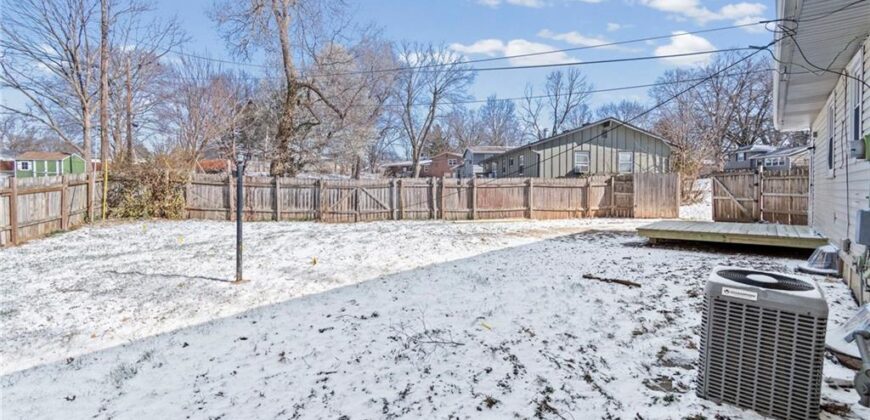 1508 NE Shady Lane Drive, Gladstone, MO 64118