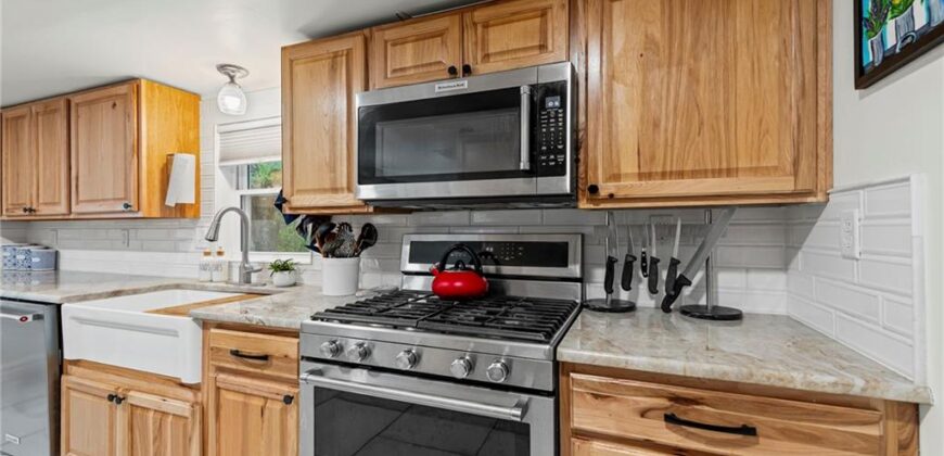 605 4th Street, Weston, MO 64098