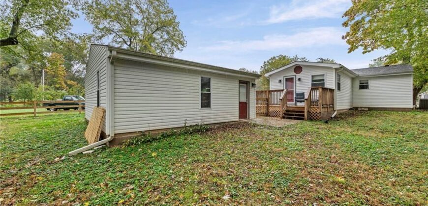 605 4th Street, Weston, MO 64098