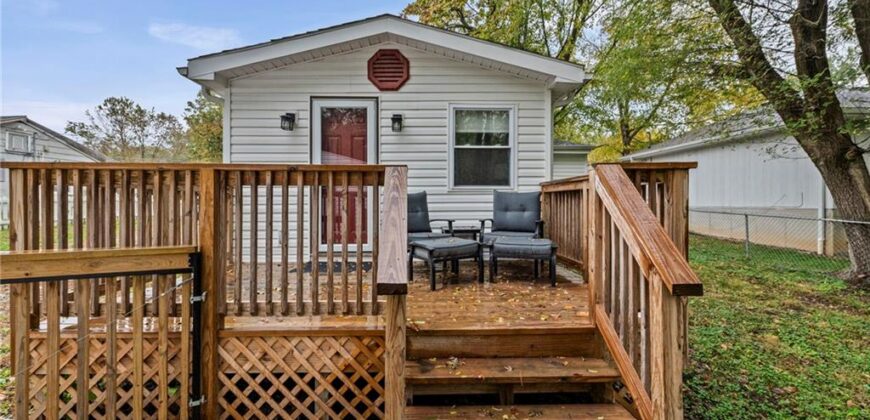 605 4th Street, Weston, MO 64098