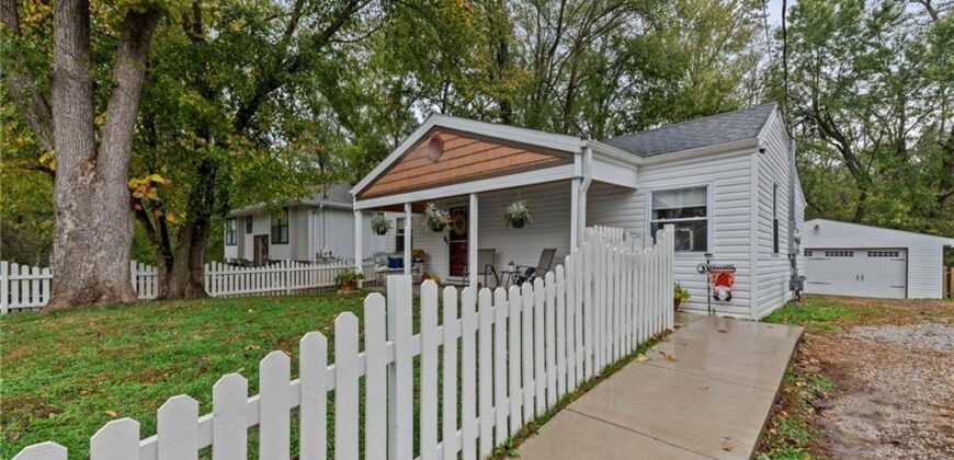 605 4th Street, Weston, MO 64098