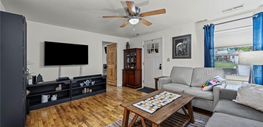 605 4th Street, Weston, MO 64098