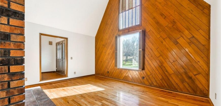 904 Blueberry Lane, Liberty, MO 64068