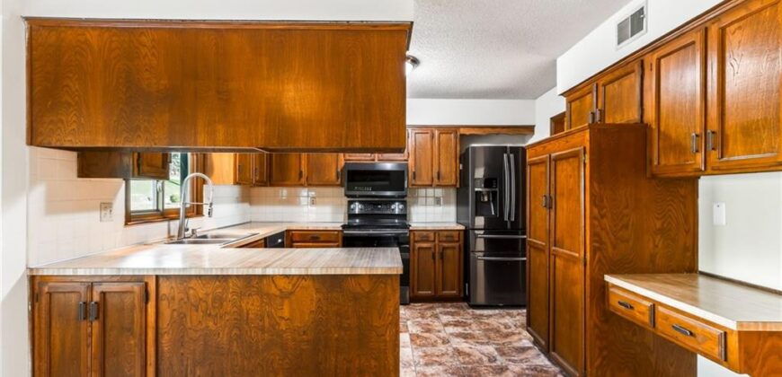 904 Blueberry Lane, Liberty, MO 64068