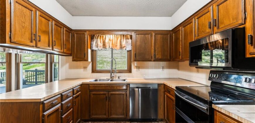 904 Blueberry Lane, Liberty, MO 64068