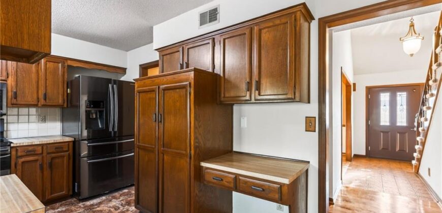 904 Blueberry Lane, Liberty, MO 64068