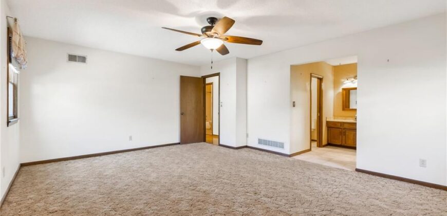 904 Blueberry Lane, Liberty, MO 64068