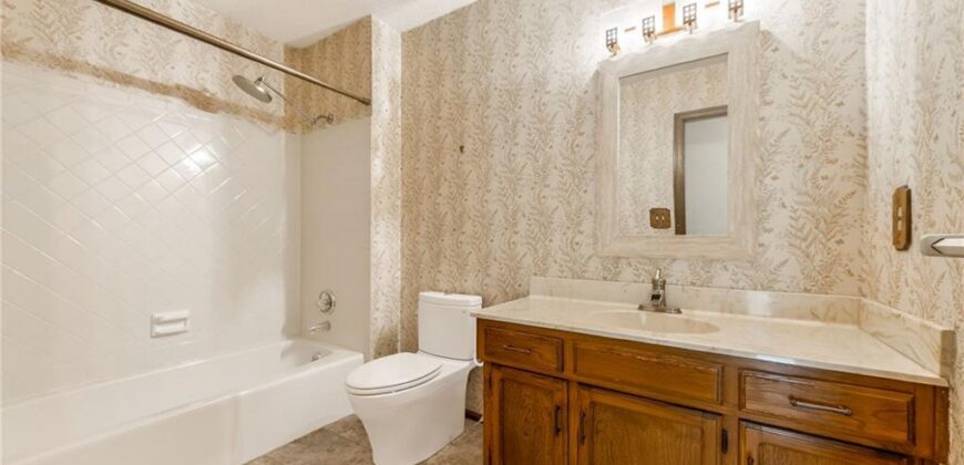 904 Blueberry Lane, Liberty, MO 64068