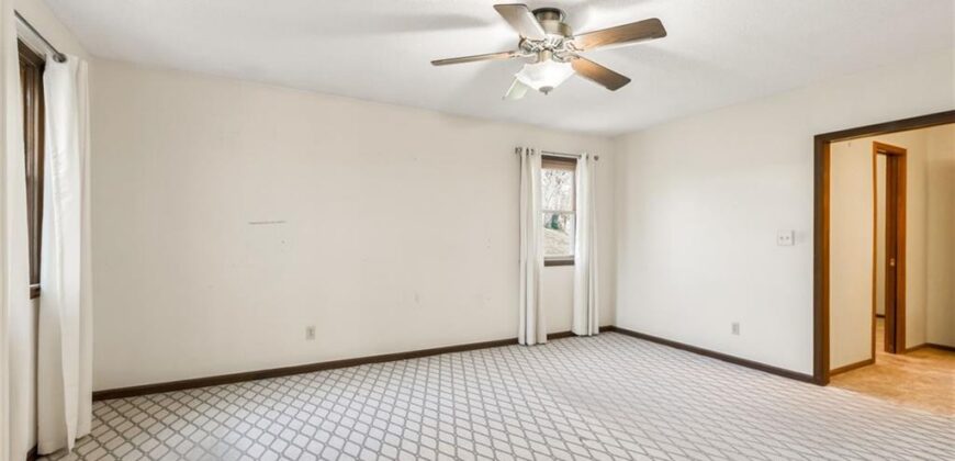 904 Blueberry Lane, Liberty, MO 64068