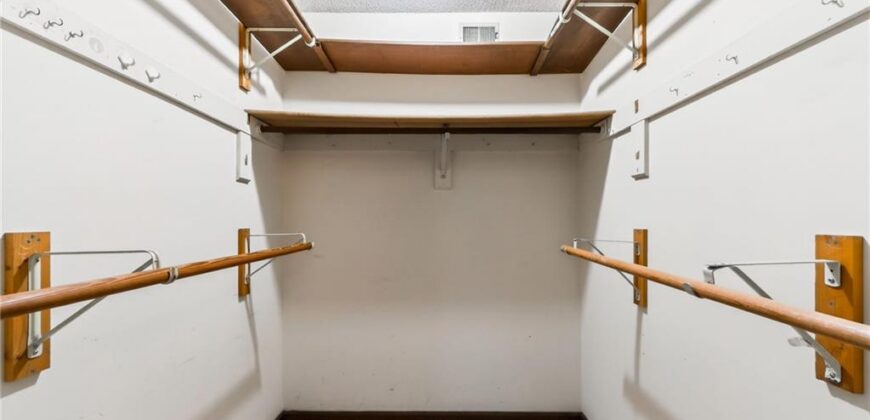 904 Blueberry Lane, Liberty, MO 64068