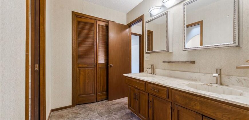 904 Blueberry Lane, Liberty, MO 64068