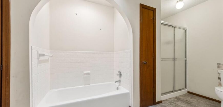 904 Blueberry Lane, Liberty, MO 64068