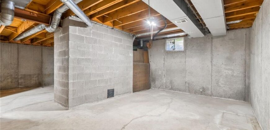 904 Blueberry Lane, Liberty, MO 64068