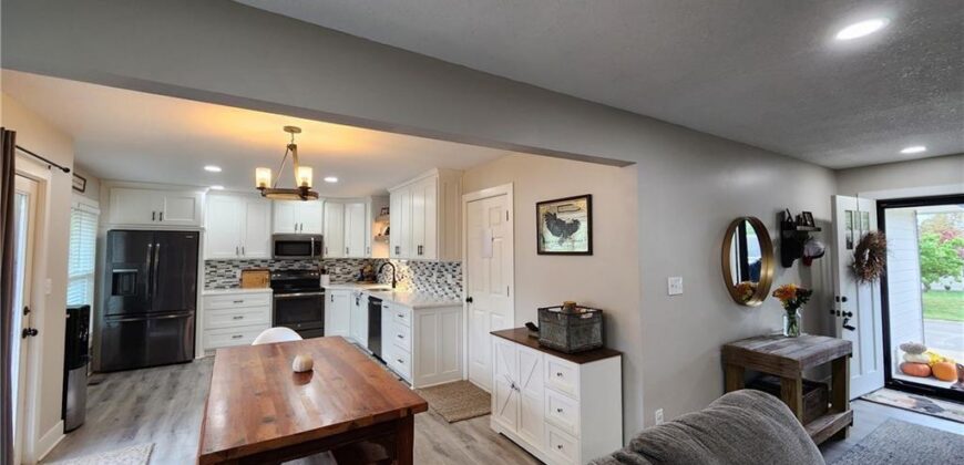 812 Apple Blossom Street, Excelsior Springs, MO 64024