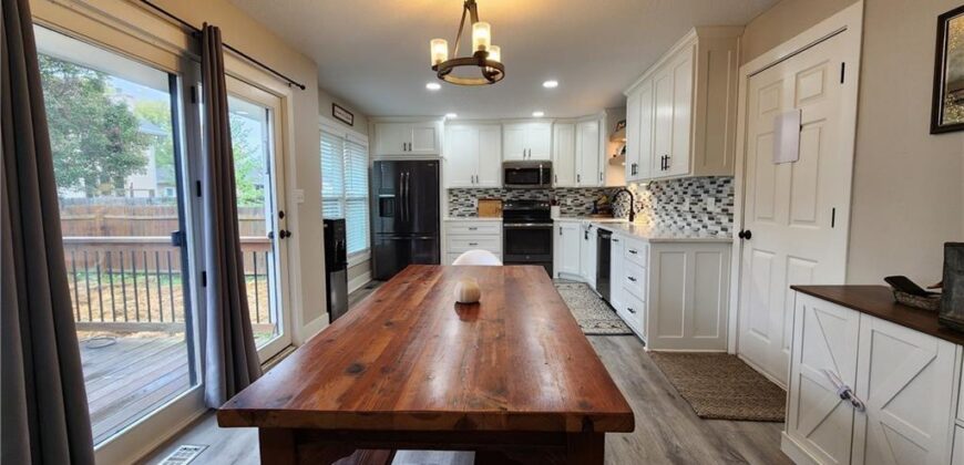 812 Apple Blossom Street, Excelsior Springs, MO 64024