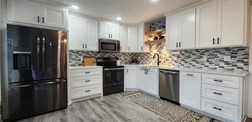 812 Apple Blossom Street, Excelsior Springs, MO 64024