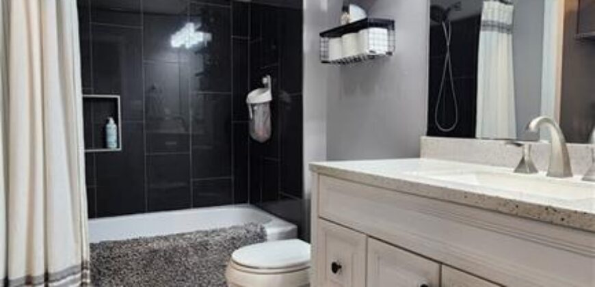 812 Apple Blossom Street, Excelsior Springs, MO 64024